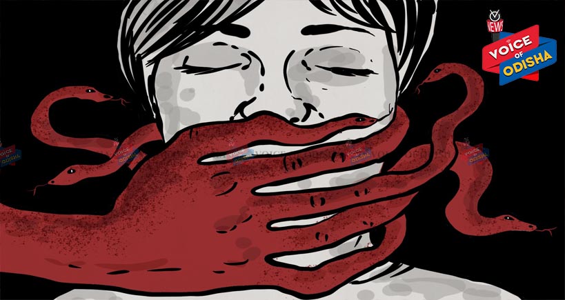 ଯୁବକଙ୍କୁ କାମୁଡ଼ି ଜିଭ ଛିଣ୍ଡାଇ ଦେଲା ମାତା