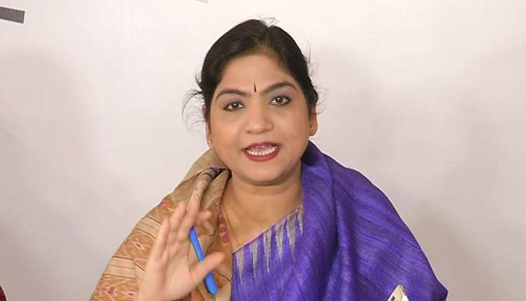 ହାତ ଛାଡିଲେ ସୋନାଲୀ