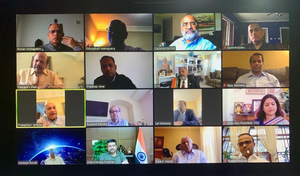 ପ୍ରବାସୀ ଓଡିଆଙ୍କ ସହିତ ଭିଡିଓ କନ୍‌ଫରେନ୍ସିଂରେ ଧର୍ମେନ୍ଦ୍ରଙ୍କ ଆଲୋଚନା