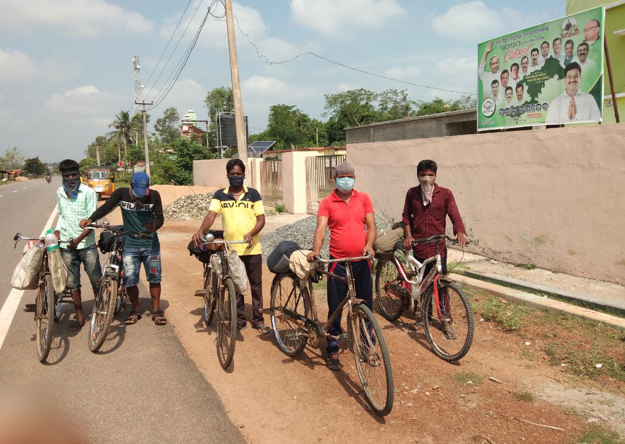 ସାଇକେଲ ଯୋଗେ ସୁରଟରୁ ଓଡିଶା ଫେରିଲେ ପ୍ରମୋଦ ଓ ତାଙ୍କ ୪ଜଣ ସାଥି |