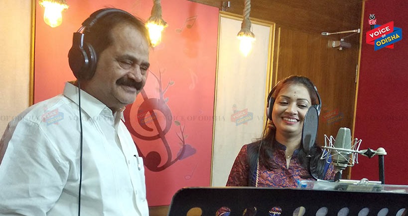 ଗୀତ ମାଧ୍ୟମରେ କରୋନା ସଚେତନତା କଲେ ବିଧାୟକ ତାରାପ୍ରସାଦ ବାହିନୀପତି  । 