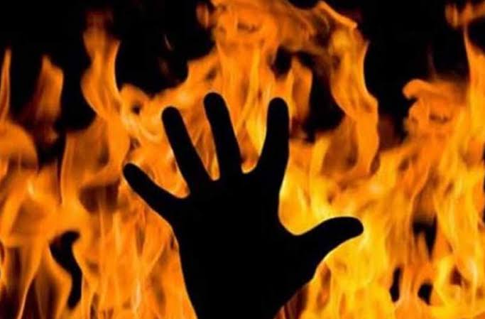 ଦୁଇ ପୁଅଙ୍କ ଦେହରେ ନିଆଁ ଲଗାଇ ନିଜେ ଆତ୍ମହତ୍ୟା ଉଦ୍ୟମ କଲା ମା’ ।