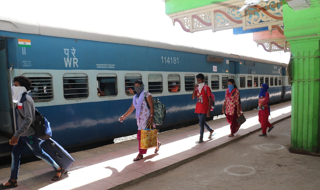 ସଂଗରୋଧରେ ପ୍ରବାସୀଙ୍କୁ ମିଳିବାକୁ ଥିବା ୨୦୦୦ ଟଙ୍କାରୁ ଟିକେଟ ଭଡ଼ା କାଟି ନେବେ ରାଜ୍ୟ ସରକାର |