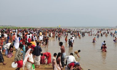 ଆଜି ବାରୁଣୀ ବୁଡ଼, ହଜାର ହଜାର ଭକ୍ତ ଓ ଶ୍ରଦ୍ଧାଳୁ କରିଛନ୍ତି ବାରୁଣୀ ସ୍ନାନ