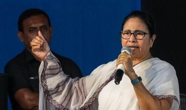 ଧାରଣାରେ ବସିଛନ୍ତି ମମତା ବାନାର୍ଜୀ