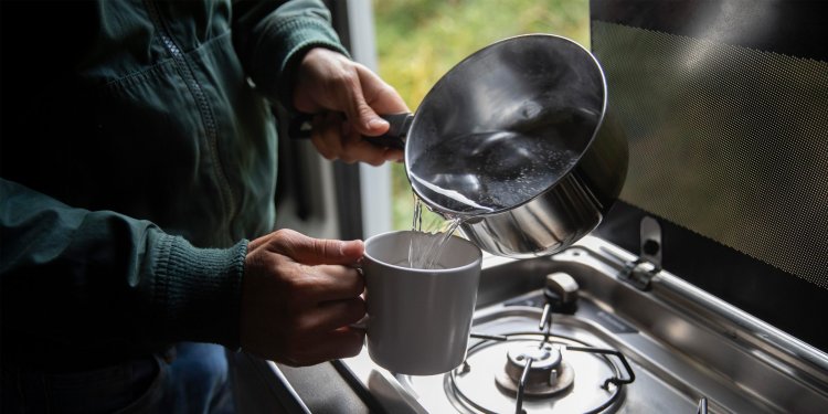 ସାବଧାନ ! ପିଉଛନ୍ତି କି ଗରମ ପାଣି ?