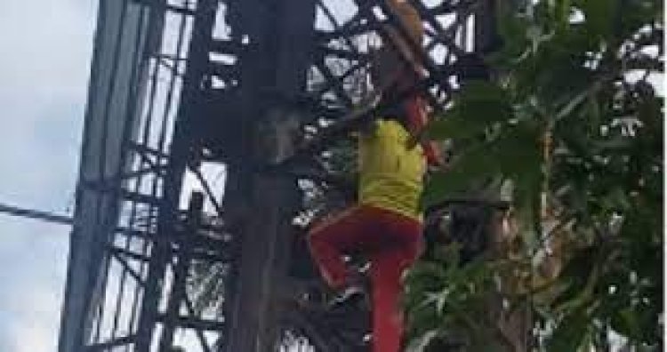 ହୋର୍ଡିଂ ଟାୱାର ଉପରେ ଚଢ଼ି ଆତ୍ମହତ୍ୟା ଉଦ୍ୟମ