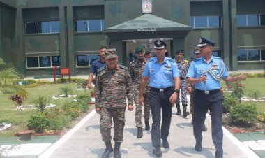 Chief of Defence Staff visits forward areas in North Bengal & HQs Trishakti Corps of Indian Army