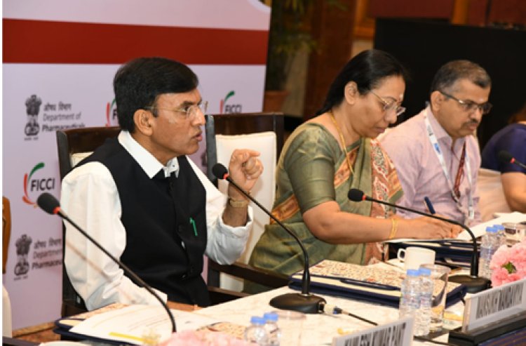 Mansukh Mandaviya addresses roundtable conference with leading CEOs of Pharmaceutical industry