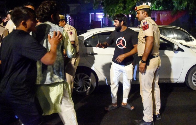 କୁସ୍ତିଯୋଦ୍ଧାଙ୍କୁ ତଡ଼ିଲା ଦିଲ୍ଲୀ ପୁଲିସ