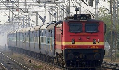 Woman, daughter killed, son critical after jumping infront of train