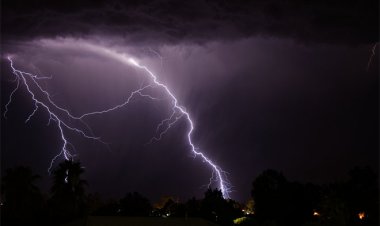 ମଝି ଚିଲିକାରେ ବଜ୍ରପାତ, ଚାଲିଗଲା ବାପ, ପୁଅଙ୍କ ଜୀବନ