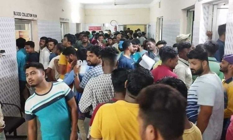 ଦେଖାଇଲେ ମଣିଷ ପଣିଆ; ରକ୍ତ ଦେବାକୁ ଲାଗିଲା ଭିଡ଼