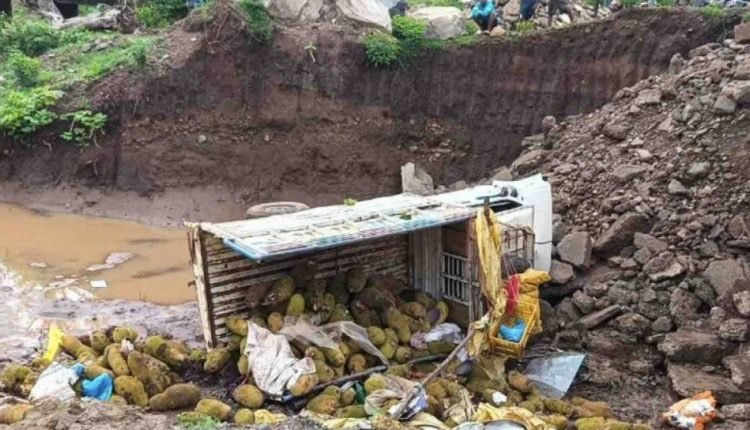 2 Dead, 9 Injured As Pick-Up Van Falls Into Gorge In  Kalahandi