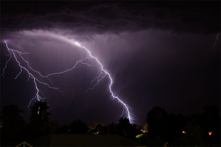 ମଝି ଚିଲିକାରେ ବଜ୍ରପାତ, ଚାଲିଗଲା ବାପ, ପୁଅଙ୍କ ଜୀବନ