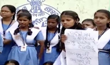 Unit-IX Govt Girls' High School students  stage dharna against school merger in Bhubaneswar