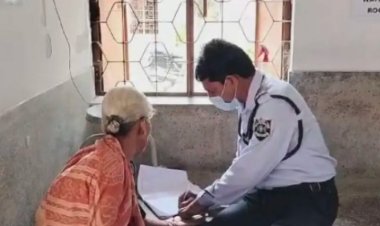 Viral Video: Security Guard Attends Patients In Odisha hospital, Doctor Transferred