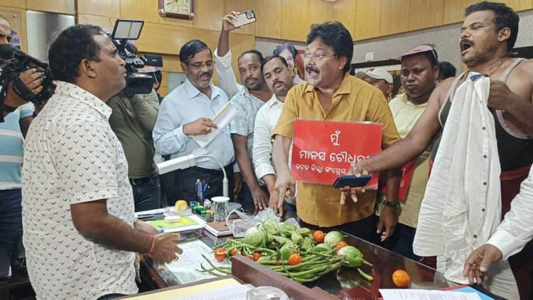 Cong Leader Gives Vegetables As 'Bribe' To Engineer To Finish Cuttack Road