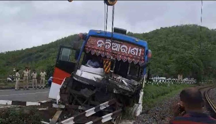 Close shave for passengers as bus crashes close to railway tracks in Sambalpur