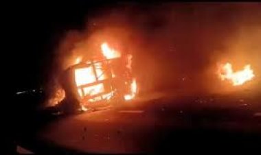 ବସ୍‌ରେ ଅଗ୍ନିକାଣ୍ଡ; ଜୀଅନ୍ତା ଜଳିଗଲେ ୩୦ ଯାତ୍ରୀ