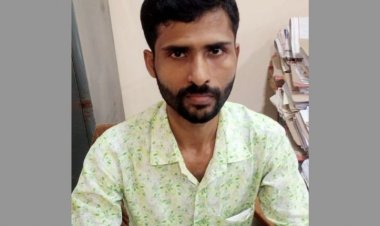 ASO Caught Taking Bribe In Bhubaneswar