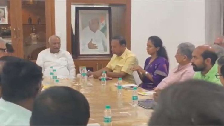 କଂଗ୍ରେସ ଅଧ୍ୟକ୍ଷ ଖାର୍ଗେଙ୍କ ଘରେ ବସିଲା ଇଣ୍ଡିଆ ମେଣ୍ଟ ବୈଠକ