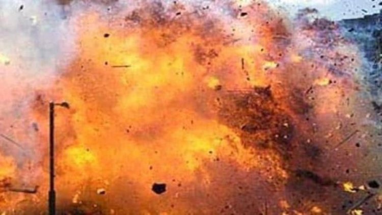 ଘର ଉପରକୁ ଦୁର୍ବୃତ୍ତଙ୍କ ବୋମାମାଡ଼