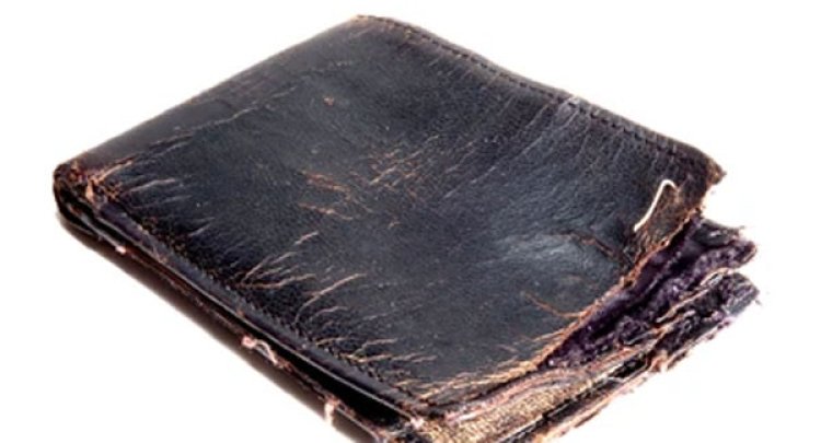 ଫଟା ପର୍ସ ରଖିଲେ କ’ଣ ହୁଏ ? ଜାଣନ୍ତୁ