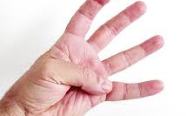 ବାରମ୍ବାର ଆଙ୍ଗୁଳି ଫୁଟାଉଛନ୍ତି କି? ହୋଇପାରେ ସମସ୍ୟା ସାବଧାନ