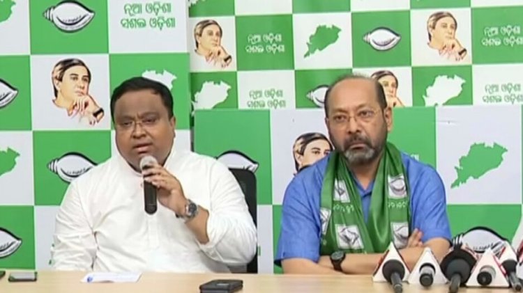 ଶଙ୍ଖ ଧରିଲେ ଭୃଗୁ