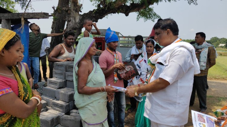 ଘର ଘର ବୁଲି ଆଶୀର୍ବାଦ ଗ୍ରହଣ କଲେ କଂଗ୍ରେସ ପ୍ରାର୍ଥୀ ପ୍ରାର୍ଥୀ ପ୍ରଭାସ କର ମହାପାତ୍ର