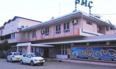 Bhubaneswar residents protested the poor drainage system by urinating inside the BMC office.