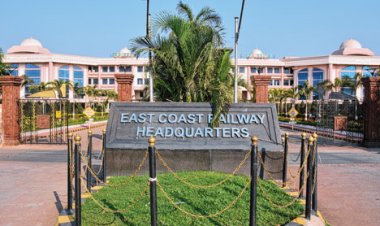 Major milestone for East Coast Railway: 35-ton steel girders installed in Bhubaneswar in just 3 hours.